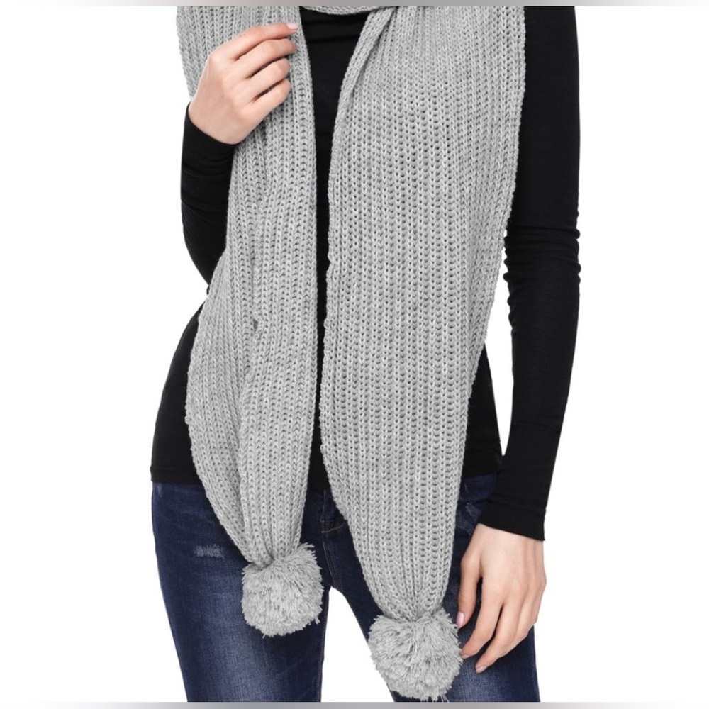 New Gray Pom Pom Ribbed Knit Scarf